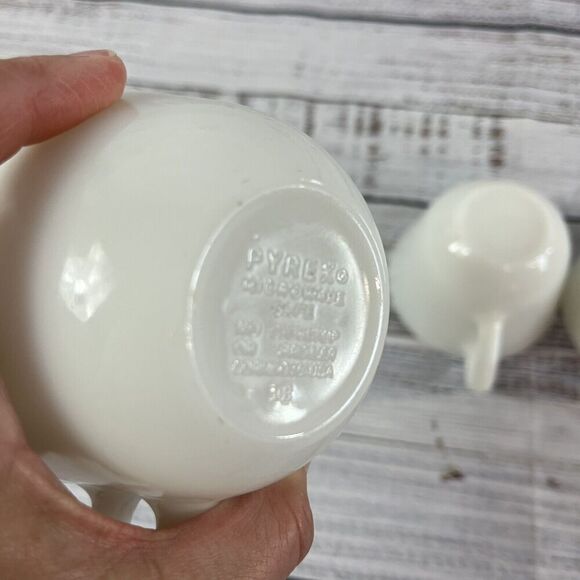 Vintage Pyrex Set of Three Solid White Tea Coffee Cups #18 #20 #24 - Picture 9 of 11